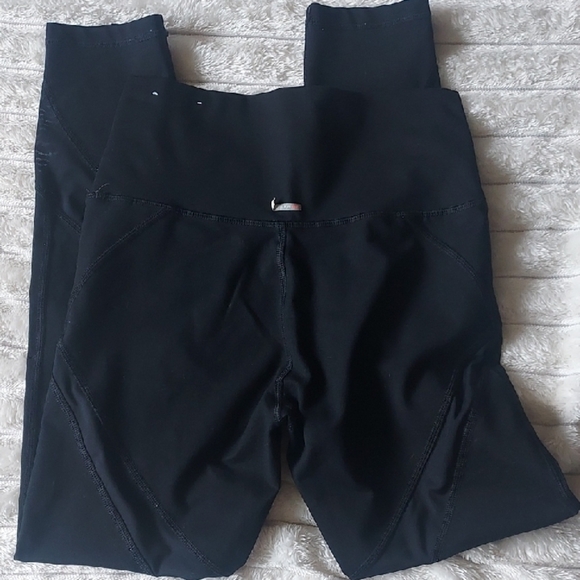 Aerie Women's Black and Burgundy Leggings - Picture 11 of 13